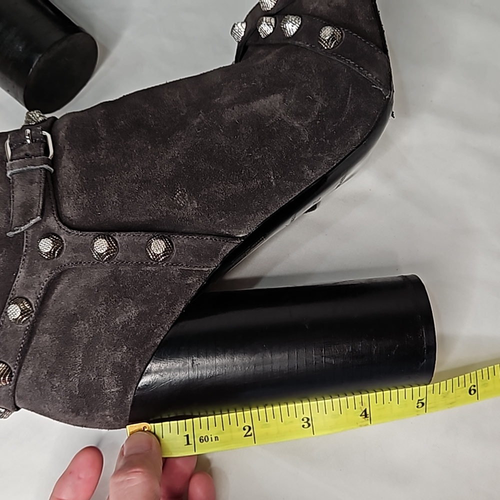 Balenciaga studded gray suede ankle boots size 39.5 - Picture 12 of 13